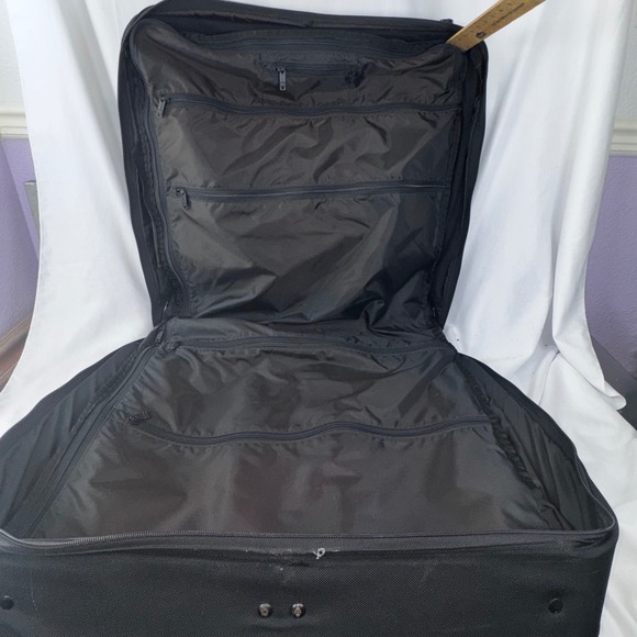 Tumi Wheeled Garment Bag Suitcase Carry On Luggage Travel Business - Picture 8 of 13